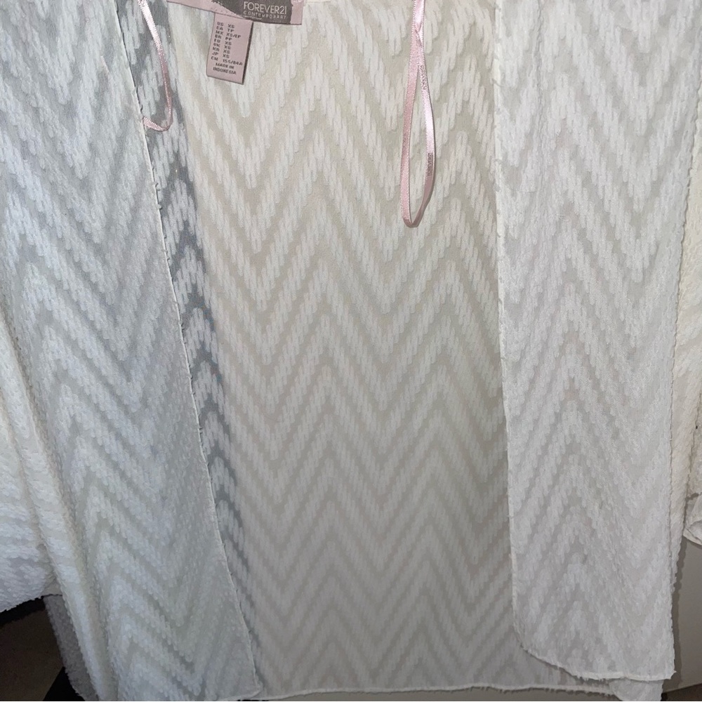 Forever 21 Sheer Cover Up - Picture 2 of 3